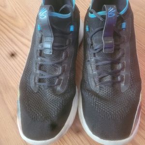 Curry 6 Mens basketball shoe used.